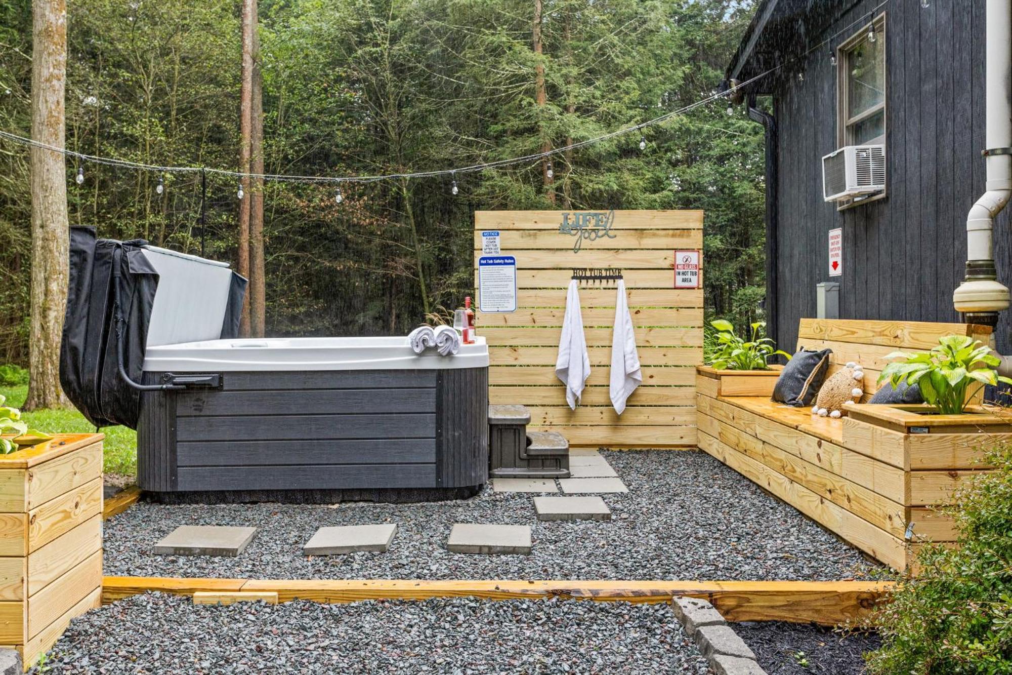Lazy Bear Retreat Outdoor Oasis Hot Tub Etc Blakeslee