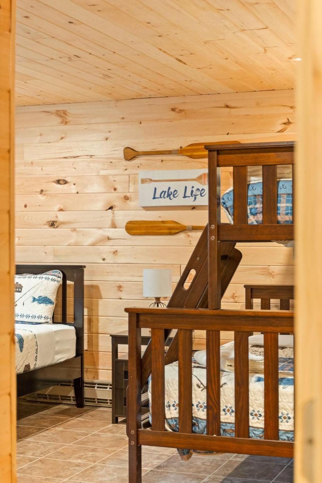 Lazy Bear Retreat Outdoor Oasis Hot Tub Etc Holiday home Blakeslee