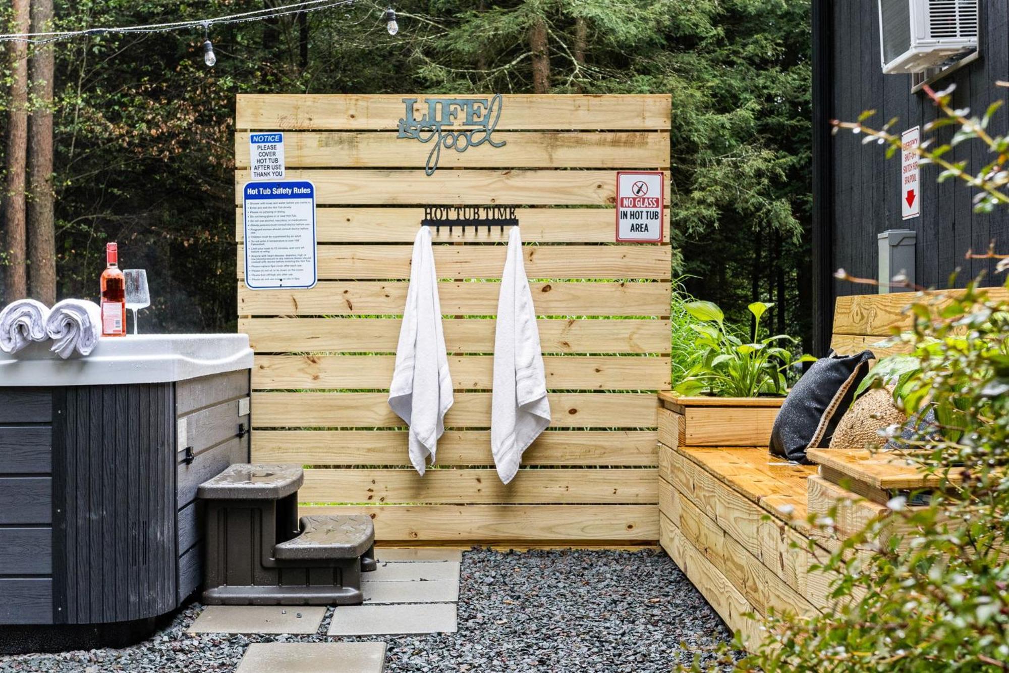 Holiday home Lazy Bear Retreat Outdoor Oasis Hot Tub Etc