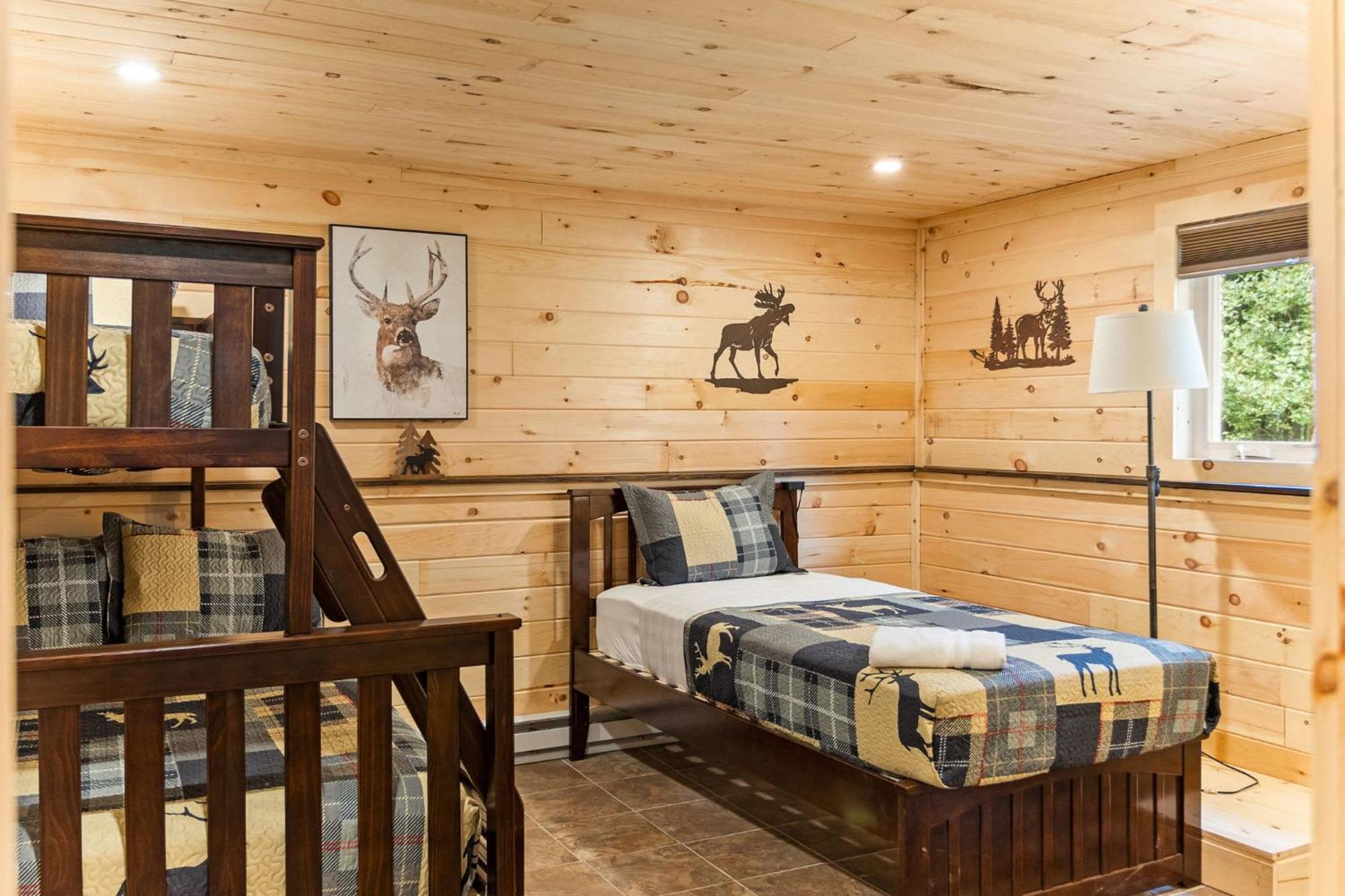 Lazy Bear Retreat Outdoor Oasis Hot Tub Etc * Blakeslee