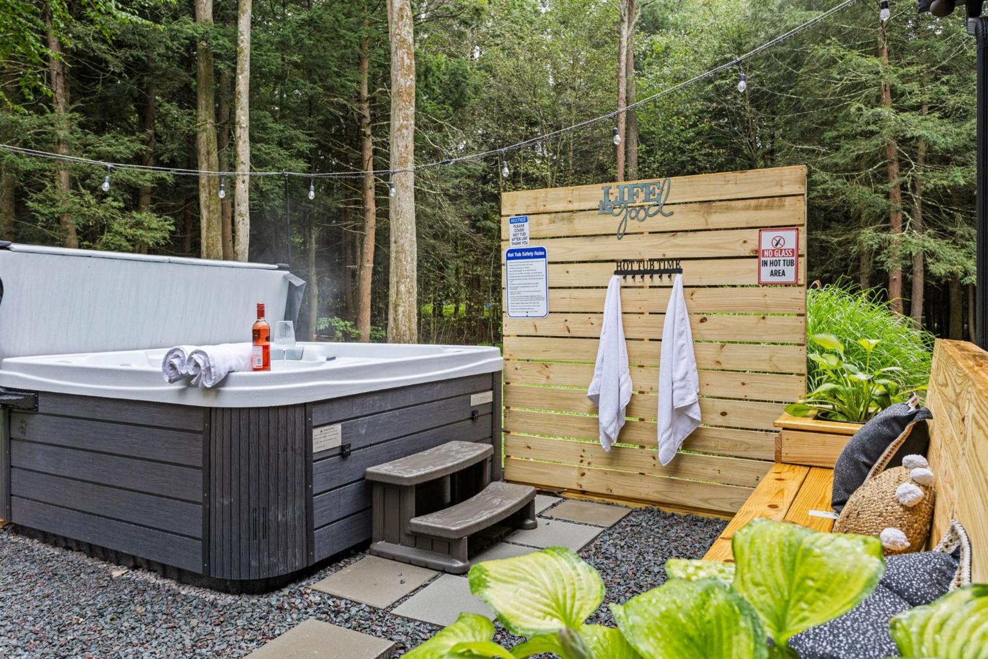 Holiday home Lazy Bear Retreat Outdoor Oasis Hot Tub Etc *